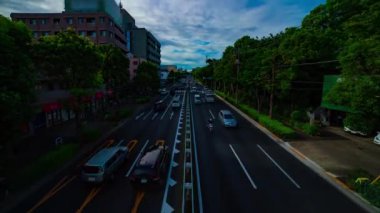 Otomobil sokağının gündüz vakti geniş çaplı çekim eğiminde zaman aşımı. Setagaya Tokyo Bölgesi - 07.26.2019: Tokyo 'nun merkezidir..