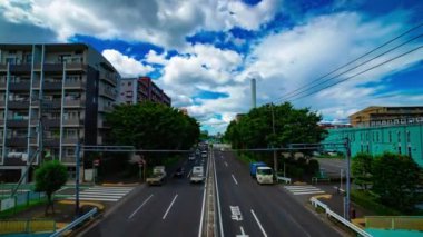 Otomobil sokağının gündüz vakti geniş çaplı çekim eğiminde zaman aşımı. Setagaya Tokyo Bölgesi - 07.26.2019: Tokyo 'nun merkezidir..