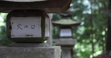 Gunma Japonya 'nın kırsalında eski bir Japon tapınağı. Yüksek kalite 4K görüntü. Agatsuma bölgesi Nakanojo Gunma Japonya 07.20.2023 Bu tapınağa SUWA SHRINE denir. Burası Gunma 'da bir kırsal..