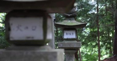 Gunma Japonya 'nın kırsalında eski bir Japon tapınağı. Yüksek kalite 4K görüntü. Agatsuma bölgesi Nakanojo Gunma Japonya 07.20.2023 Bu tapınağa SUWA SHRINE denir. Burası Gunma 'da bir kırsal..