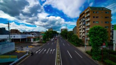 Otomobil sokağının gündüz vakti geniş çaplı çekim eğiminde zaman aşımı. Setagaya Tokyo Bölgesi - 07.26.2019: Tokyo 'nun merkezidir..