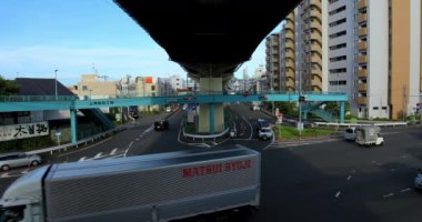 Cadde nin geniş bir yerinde bir sokak. Setagaya ilçe Tokyo Japonya - 08.06.2019 : Tokyo şehrinin merkezidir.