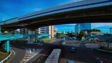 Şehir merkezindeki caddede geniş açılı çekim yapan bir zaman çizelgesi. Setagaya Tokyo Bölgesi - 08.06.2019: Tokyo 'nun merkezidir..