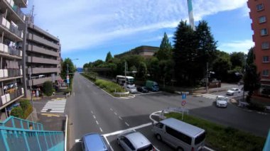 Cadde geniş çekim de şehir caddesi bir timelapse. Setagaya ilçe Tokyo Japonya - 08.06.2019 : Tokyo şehrinin merkezidir.