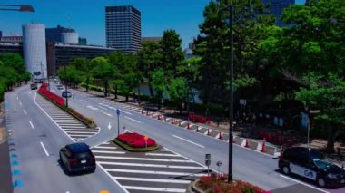Tokyo 'daki şehir caddesinde trafik sıkışıklığı zamanı. Yüksek kalite 4K görüntü. Chiyoda bölgesi Tokyo 05.10.2024 Tokyo 'nun merkezidir.. 