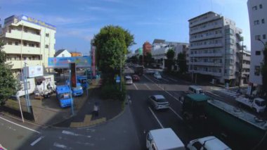 Cadde geniş çekim de şehir caddesi bir timelapse. Setagaya ilçe Tokyo Japonya - 07.30.2019 : Tokyo şehrinin merkezidir.