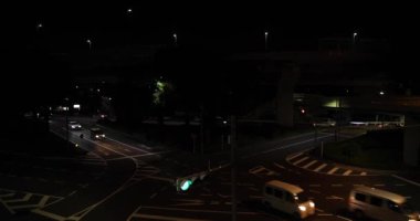 Takashimadaira Tokyo 'da şehir merkezinde bir gece trafiği sıkışıklığı. Yüksek kalite 4K görüntü. Itabashi Bölgesi Takashimadaira Tokyo Japonya 04.04.2024 Tokyo 'nun merkezidir.. 