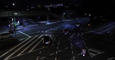 Takashimadaira Tokyo 'da şehir merkezinde bir gece trafiği sıkışıklığı. Yüksek kalite 4K görüntü. Itabashi Bölgesi Takashimadaira Tokyo Japonya 04.04.2024 Tokyo 'nun merkezidir.. 