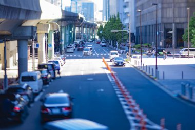 Tokyo 'daki şehir caddesinde minyatür bir trafik sıkışıklığı. Yüksek kalite fotoğraf. Chiyoda bölgesi Marunouchi Tokyo 05.10.2024 Tokyo 'nun merkezidir.. 