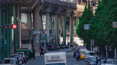 Tokyo 'daki şehir caddesinde trafik sıkışıklığı zamanı. Yüksek kalite 4K görüntü. Chiyoda bölgesi Marunouchi Tokyo 05.10.2024 Tokyo 'nun merkezidir.. 