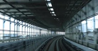 Güneşli demiryolu gününde arka planda bir bakış açısı. Koutou Bölgesi Tokyo - 10.03.2019: Tokyo 'nun merkezidir.