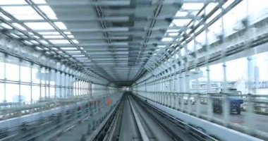Güneşli demiryolu gününde arka planda bir bakış açısı. Koutou Bölgesi Tokyo - 10.03.2019: Tokyo 'nun merkezidir.