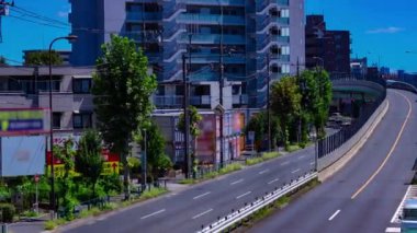 Tokyo 'daki Mejiro Bulvarı' ndaki şehir merkezinde trafik sıkışıklığı zamanı. Yüksek kalite 4K görüntü. Nerima Bölgesi Yahara Tokyo Japonya 09.05.2023