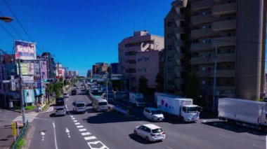 Tokyo 'daki Mejiro Bulvarı' ndaki şehir merkezinde trafik sıkışıklığı zamanı. Yüksek kalite 4K görüntü. Nerima Bölgesi Yahara Tokyo Japonya 09.05.2023