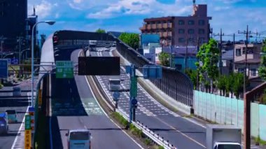 Tokyo 'daki Mejiro Bulvarı' ndaki şehir merkezinde trafik sıkışıklığı zamanı. Yüksek kalite 4K görüntü. Nerima Bölgesi Yahara Tokyo Japonya 09.05.2023