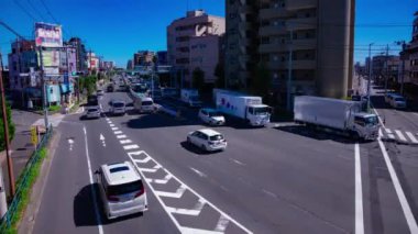 Tokyo 'daki Mejiro Bulvarı' ndaki şehir merkezinde trafik sıkışıklığı zamanı. Yüksek kalite 4K görüntü. Nerima Bölgesi Yahara Tokyo Japonya 09.05.2023