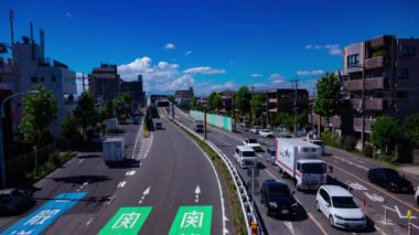 Tokyo 'daki Mejiro Bulvarı' ndaki şehir merkezinde trafik sıkışıklığı zamanı. Yüksek kalite 4K görüntü. Nerima Bölgesi Yahara Tokyo Japonya 09.05.2023