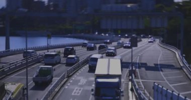 Tokyo 'daki şehir otoyolunda minyatür bir trafik sıkışıklığı. Yüksek kalite 4K görüntü. Chiyoda bölgesi Tokyo 05.09.2024