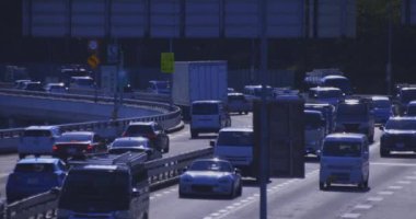 Tokyo 'daki şehir otoyolunda bir trafik sıkışıklığı. Yüksek kalite 4K görüntü. Chiyoda bölgesi Tokyo 05.09.2024