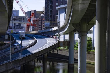 Tokyo 'daki otoyolda trafik sıkışıklığı yaşandı. Yüksek kalite fotoğraf. Chiyoda bölgesi Tokyo 05.09.2024