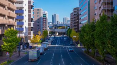 Sonbaharda Yokohama 'daki şehir caddesinde trafik sıkışıklığı zamanı. Yüksek kalite 4K görüntü. Yokohama bölgesi Kanagawa Japonya 11.16.2023 Kanagawa 'nın merkezidir..