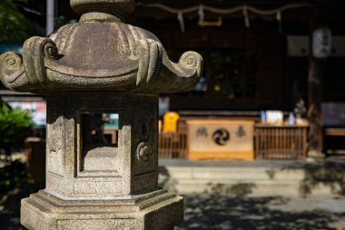 Tokyo 'daki Nanasha tapınağında bir tapınak vuruldu. Yüksek kalite fotoğraf. Kita bölgesi Nishigawara Tokyo 10.11.2024 Tokyo 'da bir Japon tapınağıdır.. 