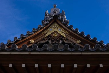 Tokyo 'daki Kameido Tenjin tapınağında bir alt tapınak. Yüksek kalite fotoğraf. Kouto Bölgesi Kameido Tokyo Japonya 01.12.2023 Tokyo 'da geleneksel bir bölgedir..