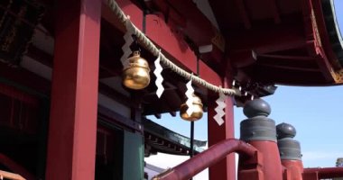 Tokyo 'daki Kameido Tenjin türbesi. Yüksek kalite 4K görüntü. Kouto Bölgesi Kameido Tokyo Japonya 01.12.2023 Tokyo 'da geleneksel bir bölgedir..