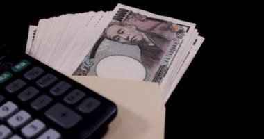 Eski Japon banknotlarından faturalar. Yüksek kalite 4K görüntü. 10.09.2024 Bu eski bir Japon para birimi.