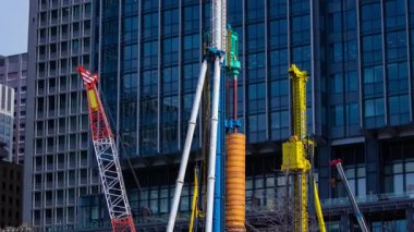 Tokyo 'da yapım aşamasındaki vinç zaman aşımı. Yüksek kalite 4K görüntü. Chiyoda bölgesi Marunouchi Tokyo 02.07.2025 Tokyo 'nun merkezidir.. 