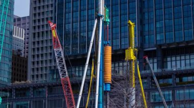 Tokyo 'da yapım aşamasındaki vinç zaman aşımı. Yüksek kalite 4K görüntü. Chiyoda bölgesi Marunouchi Tokyo 02.07.2025 Tokyo 'nun merkezidir.. 