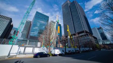 Tokyo 'da yapım aşamasındaki vinç zaman aşımı. Yüksek kalite 4K görüntü. Chiyoda bölgesi Marunouchi Tokyo 02.07.2025 Tokyo 'nun merkezidir.. 