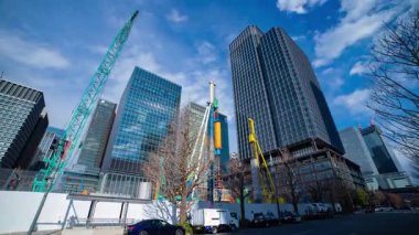 Tokyo 'da yapım aşamasındaki vinç zaman aşımı. Yüksek kalite 4K görüntü. Chiyoda bölgesi Marunouchi Tokyo 02.07.2025 Tokyo 'nun merkezidir.. 