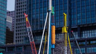 Tokyo 'da yapım aşamasındaki vinç zaman aşımı. Yüksek kalite 4K görüntü. Chiyoda bölgesi Marunouchi Tokyo 02.07.2025 Tokyo 'nun merkezidir.. 