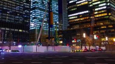 Marunouchi Tokyo 'daki inşaat halindeki vincin gece zaman çizelgesi. Yüksek kalite 4K görüntü. Chiyoda bölgesi Marunouchi Tokyo 02.07.2025 Tokyo 'nun merkezidir.. 