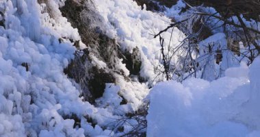 Kışın Ashigakubo Saitama 'da güzel buz saçakları manzarası. Yüksek kalite 4K görüntü. Chichibu bölgesi Yokoze Saitama Japonya 01.23.2025