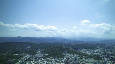 Tayvan 'daki Taipei101 gökdeleni etrafındaki panoramik yüksek açı görüntüsü. Yüksek kalite 4K görüntü. Taipei Tayvan 'ın Taipei ilçesi. 04.11.2025 Taipei' nin merkezidir.. 