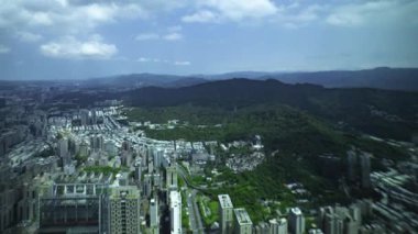 Tayvan 'daki Taipei101 gökdeleni etrafındaki panoramik yüksek açı görüntüsü. Yüksek kalite 4K görüntü. Taipei Tayvan 'ın Taipei ilçesi. 04.11.2025 Taipei' nin merkezidir.. 