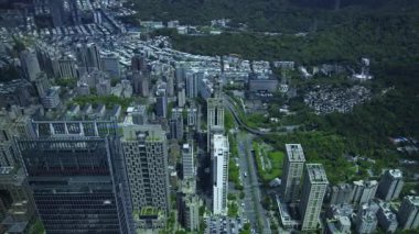 Tayvan 'daki Taipei101 gökdeleni etrafındaki panoramik yüksek açı görüntüsü. Yüksek kalite 4K görüntü. Taipei Tayvan 'ın Taipei ilçesi. 04.11.2025 Taipei' nin merkezidir.. 