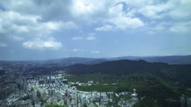 Tayvan 'daki Taipei101 gökdeleni etrafındaki panoramik yüksek açı görüntüsü. Yüksek kalite 4K görüntü. Taipei Tayvan 'ın Taipei ilçesi. 04.11.2025 Taipei' nin merkezidir.. 