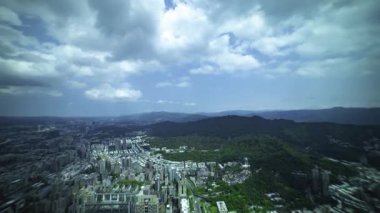 Tayvan 'daki Taipei101 gökdeleni etrafındaki panoramik yüksek açı görüntüsü. Yüksek kalite 4K görüntü. Taipei Tayvan 'ın Taipei ilçesi. 04.11.2025 Taipei' nin merkezidir.. 