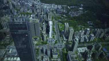 Tayvan 'daki Taipei101 gökdeleni etrafındaki panoramik yüksek açı görüntüsü. Yüksek kalite 4K görüntü. Taipei Tayvan 'ın Taipei ilçesi. 04.11.2025 Taipei' nin merkezidir.. 