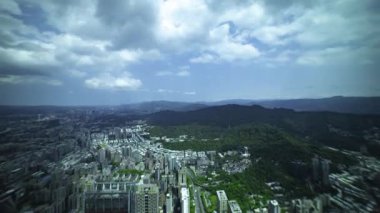 Tayvan 'daki Taipei101 gökdeleni etrafındaki panoramik yüksek açı görüntüsü. Yüksek kalite 4K görüntü. Taipei Tayvan 'ın Taipei ilçesi. 04.11.2025 Taipei' nin merkezidir.. 