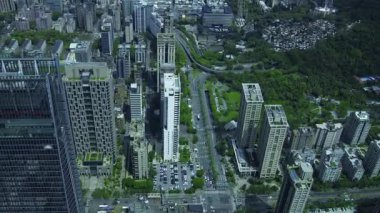 Tayvan 'daki Taipei101 gökdeleni etrafındaki panoramik yüksek açı görüntüsü. Yüksek kalite 4K görüntü. Taipei Tayvan 'ın Taipei ilçesi. 04.11.2025 Taipei' nin merkezidir.. 