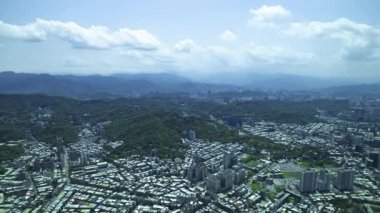 Tayvan 'daki Taipei101 gökdeleni etrafındaki panoramik yüksek açı görüntüsü. Yüksek kalite 4K görüntü. Taipei Tayvan 'ın Taipei ilçesi. 04.11.2025 Taipei' nin merkezidir.. 