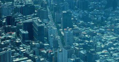 Tayvan 'daki Taipei101 gökdeleni çevresindeki panoramik yüksek açılı bir manzara. Yüksek kalite 4K görüntü. Taipei Tayvan 'ın Taipei ilçesi. 04.11.2025 Taipei' nin merkezidir.. 