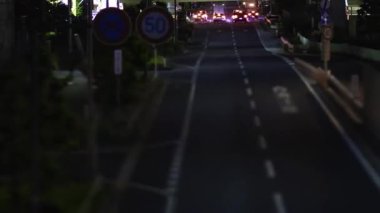 Saitama 'daki şehir caddesinde trafik sıkışıklığı gecesi. Yüksek kalite 4K görüntü. Oomiya Bölgesi Saitama Japonya 05.13.2025 Saitama şehrinin merkezidir..