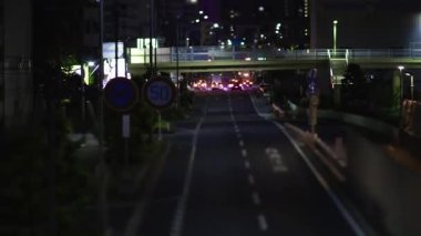 Saitama 'daki şehir caddesinde trafik sıkışıklığı gecesi. Yüksek kalite 4K görüntü. Oomiya Bölgesi Saitama Japonya 05.13.2025 Saitama şehrinin merkezidir..