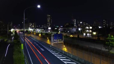 Saitama 'daki şehir caddesinde trafik sıkışıklığı gecesi. Yüksek kalite 4K görüntü. Oomiya Bölgesi Saitama Japonya 05.13.2025 Saitama şehrinin merkezidir..