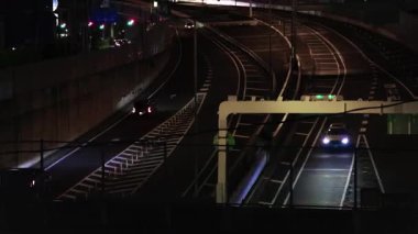 Saitama 'daki şehir otoyolunda trafik sıkışıklığı gecesi. Yüksek kalite 4K görüntü. Omiya Bölgesi Saitama Japonya 05.13.2025 Saitama şehrinin merkezidir..